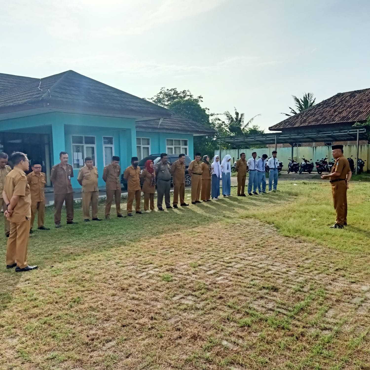 kegiatan-apel-pagi-unsur-staf-kecamatan-binuang-kabupaten-serang