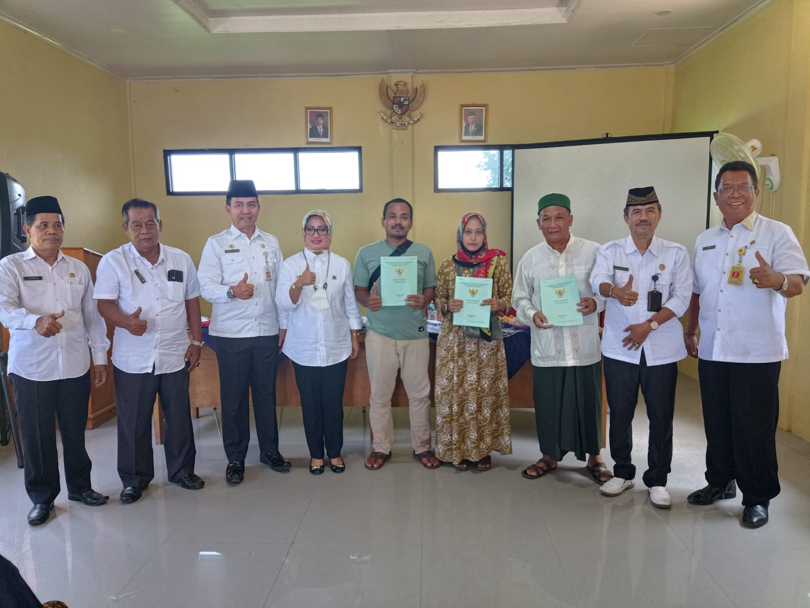 kegiatan-penyerahan-sertifikat-tanah-ptsl-desa-renged-kecbinuang-dengan-peserta-rapat-50-orang-yang-dihadiri-assda-i-kabserang-dan-kepala-bpn-kab-serang